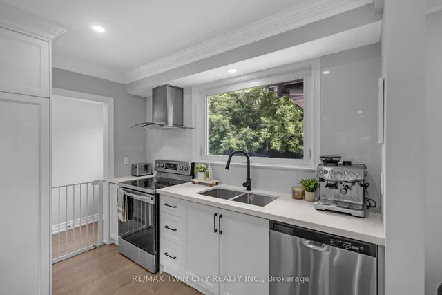98 Miller Rd, Oakville 5