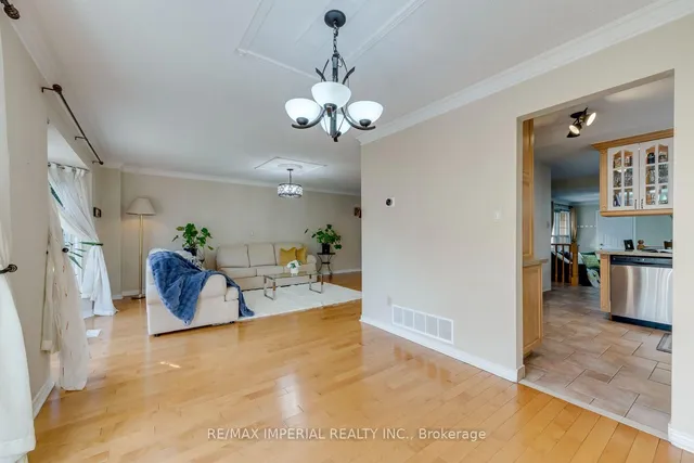 301 Kingsbridge Garden Circ, Mississauga 4