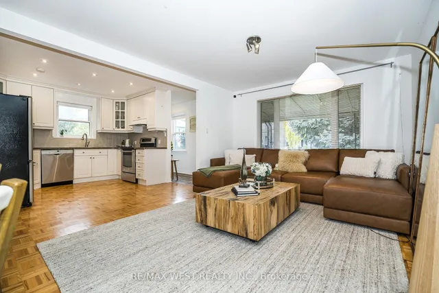 32 Pine Ave, Mississauga 4