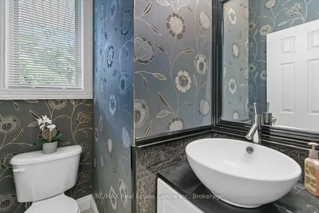 2524 Logan Ave, Oakville 2