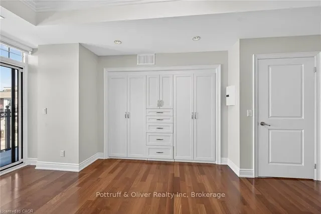 205 Lakeshore Rd #409, Oakville 4