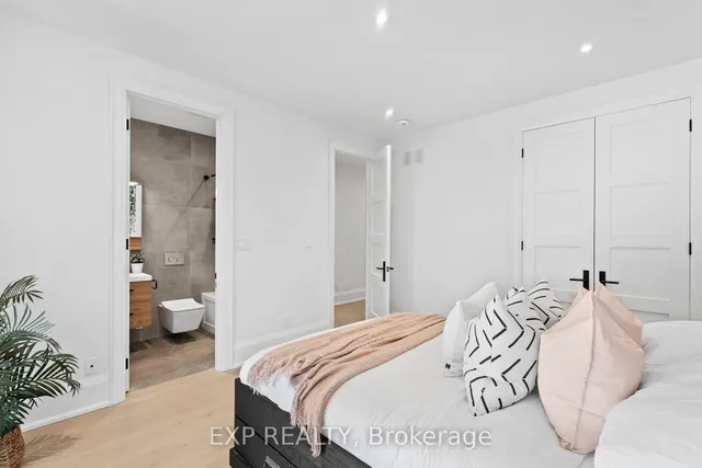 51 Thirty Ninth St, Toronto 5