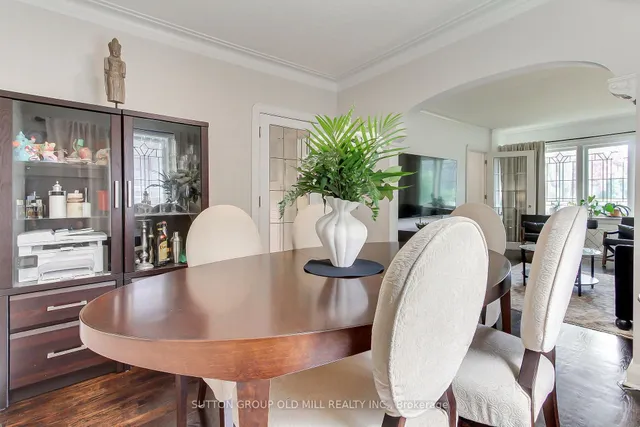 8 Lockheed Blvd, Toronto 4