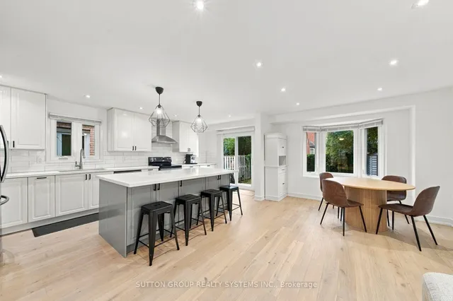 2250 Munn's Ave, Oakville 5