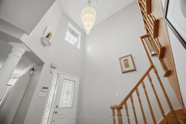 39 LEGEND Lane, Brampton 5