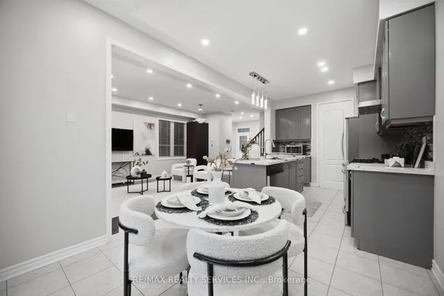 3 Fenchurch Dr, Brampton 4