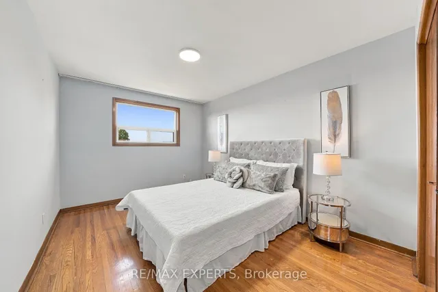12 Paradelle Cres, Toronto 5