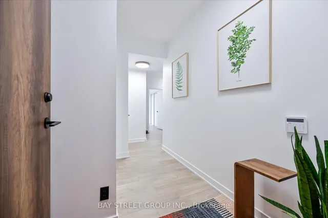 251 Manitoba St #1604, Toronto 5