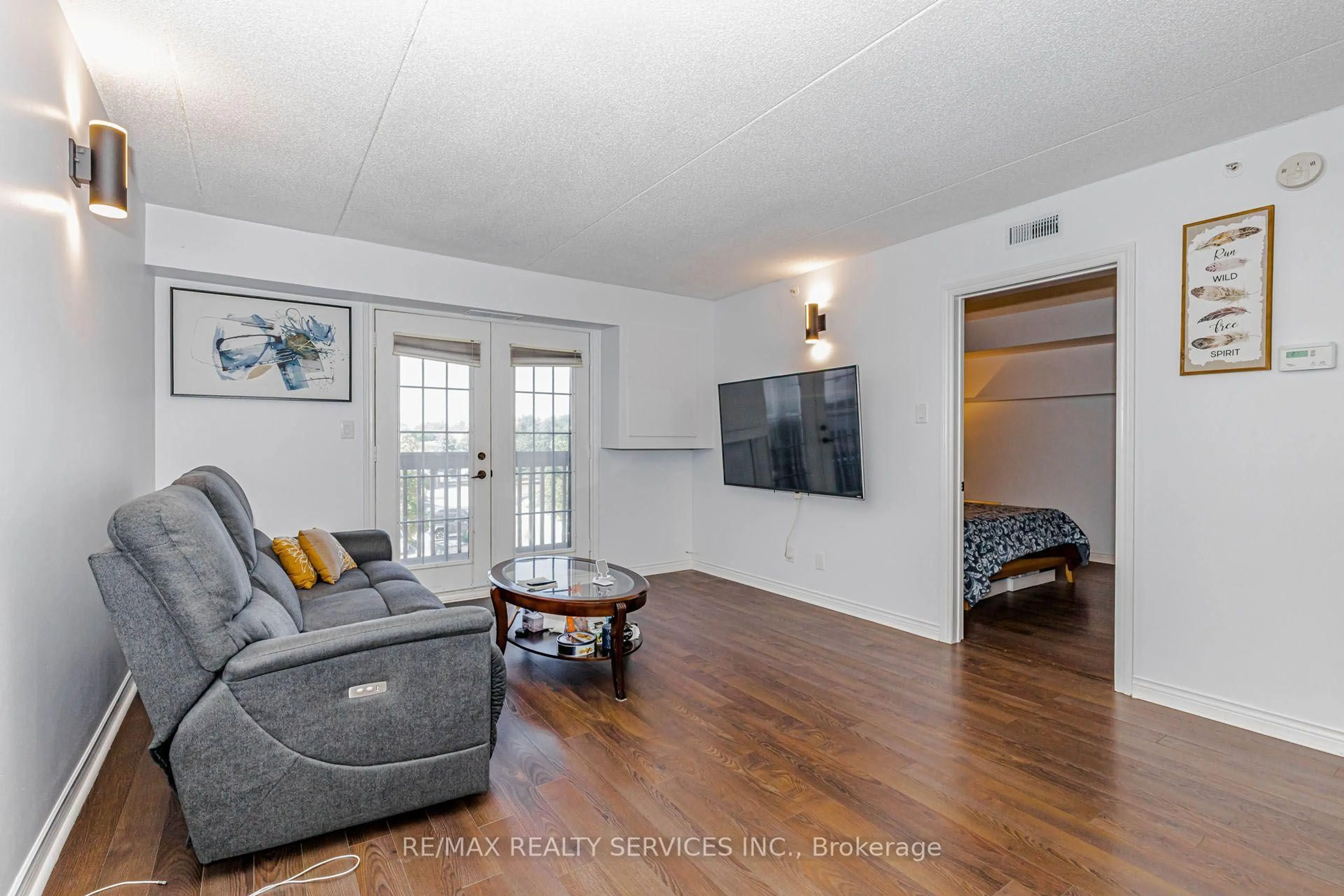 trreb/IMG-W13818858_4ce19188-24af-4f17-b62d-f970d90c9729-l.jpg