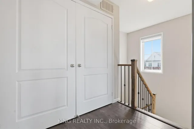 35 Hays Blvd #8, Oakville 5