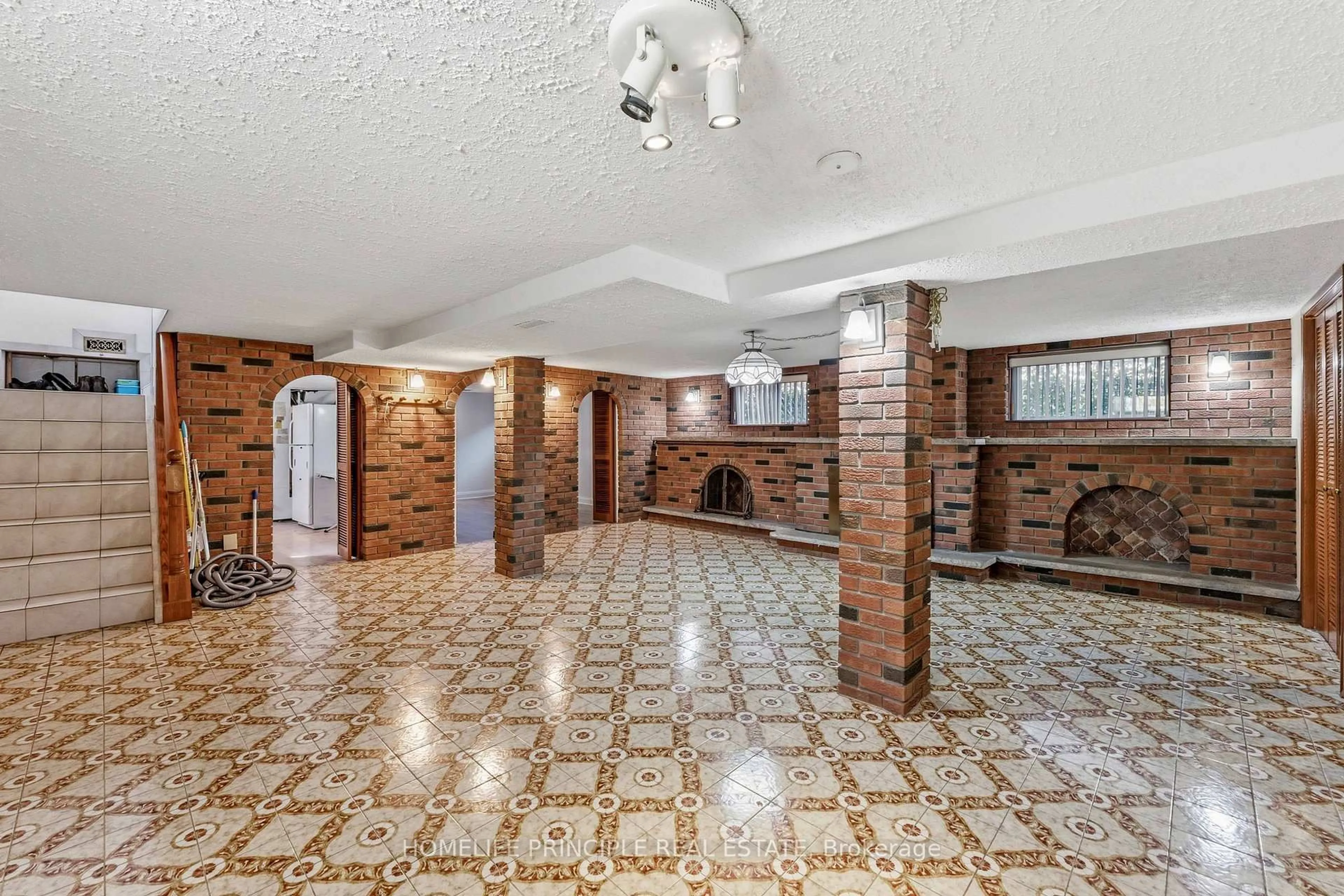 trreb/IMG-W13819398_9d457142-b439-4637-9597-94bd3c688740-l.jpg