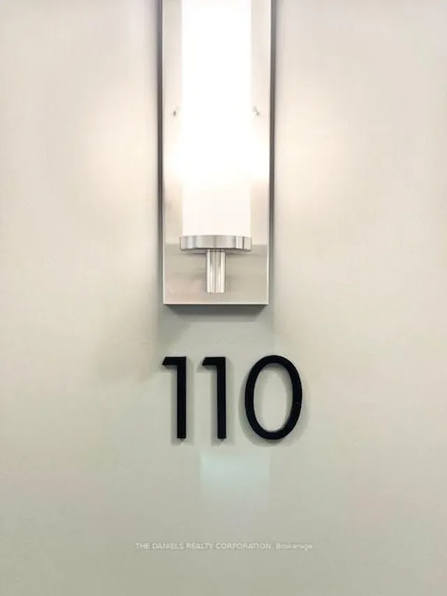 135 Canon Jackson Dr #110, Toronto 4