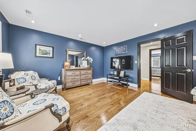 581 HOLLY HILL Cres, Burlington 5
