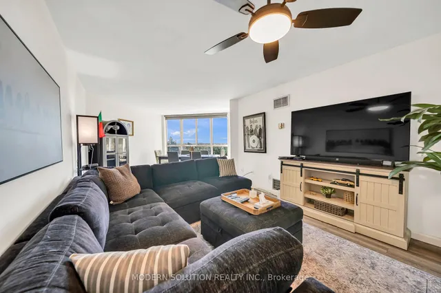 20 Cherrytree Dr #501, Brampton 4