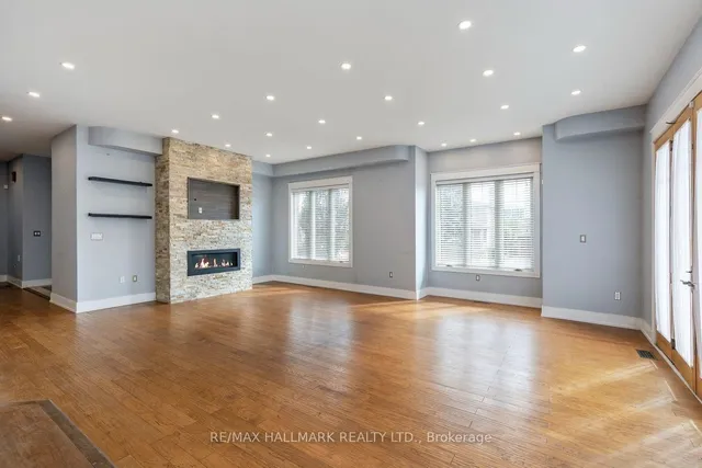 10 Sunray Cres, Toronto 5