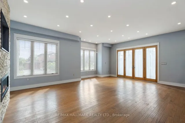 10 Sunray Cres, Toronto 4