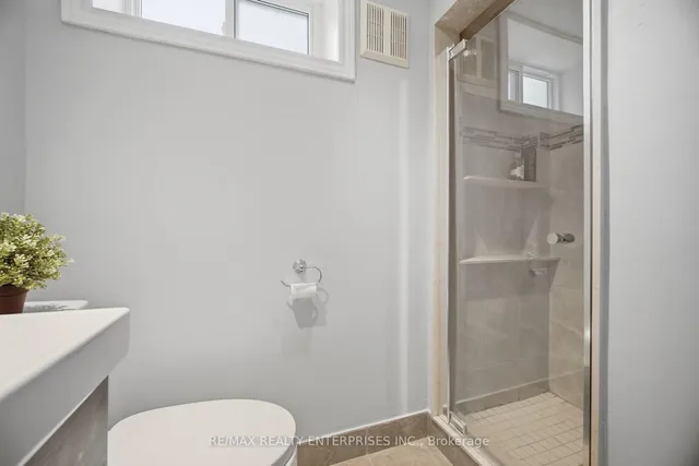 1310 Redbank Cres, Oakville 4