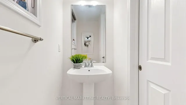286 Valermo Dr, Toronto 4