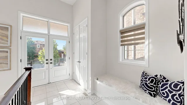 286 Valermo Dr, Toronto 3
