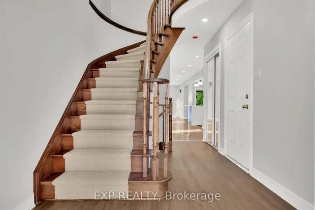 6 Purdy Cres, Toronto 3