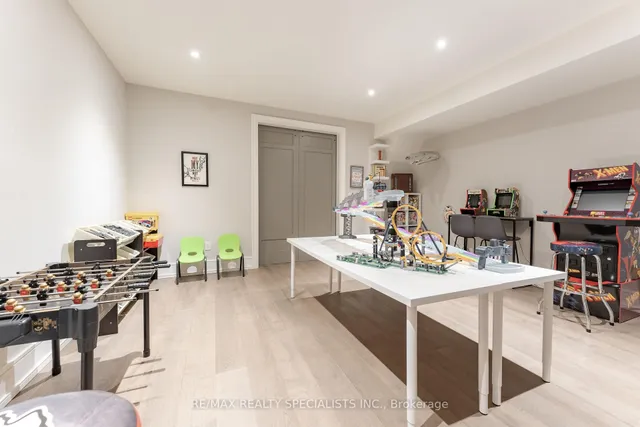 18 Florence Dr, Oakville 2