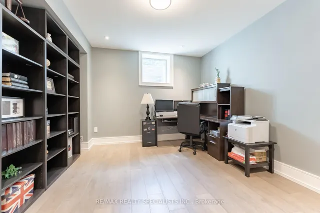 18 Florence Dr, Oakville 3