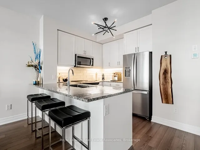 657 Cricklewood Dr #511, Mississauga 3