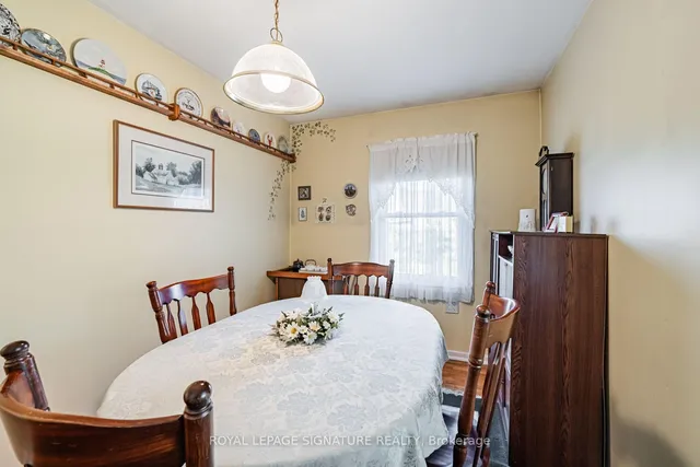 15 Kemp Sq, Toronto 4
