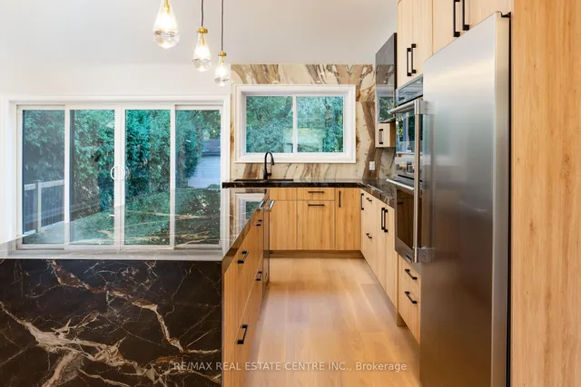 446 Willis Dr, Oakville 3