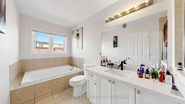 19 Boot Terr, Toronto 2