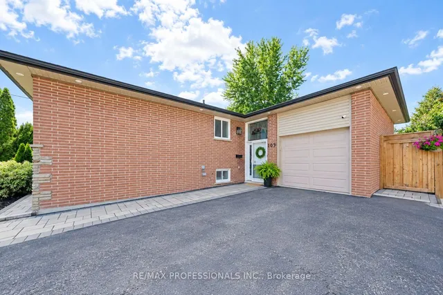 103 West Deane Park Dr, Toronto 2
