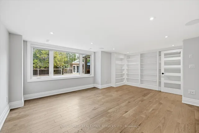 1601 Venetia Dr, Oakville 2