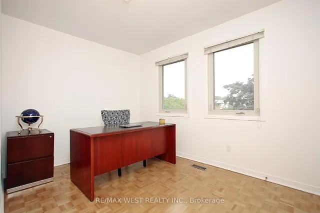 540 Louis Dr, Mississauga 5