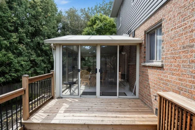 715 BATEMAN Crt, Burlington 5