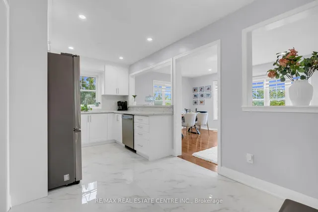 2435 Coho Way, Oakville 3