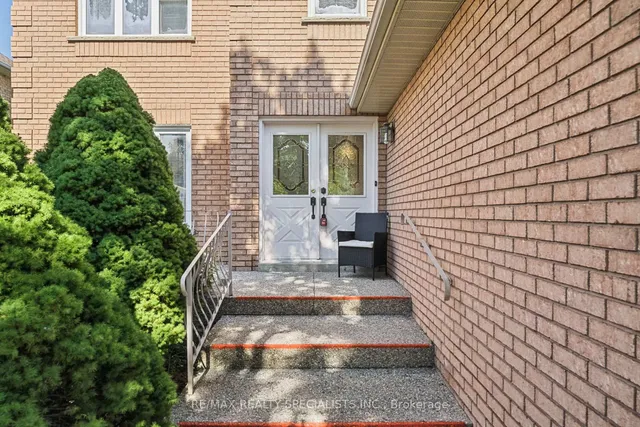 1099 Thoresby Dr, Oakville 4