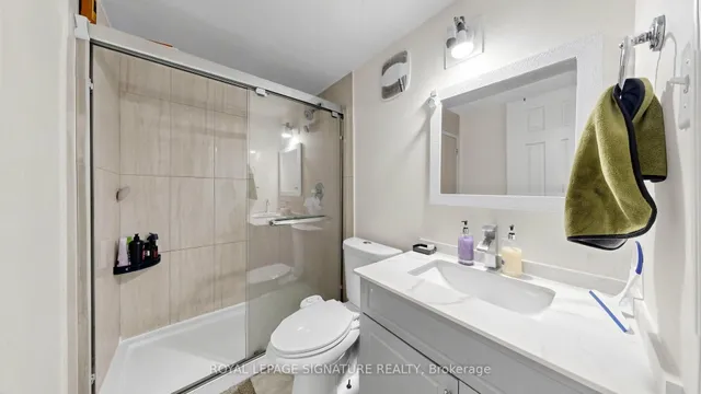 15 Gainsborough Rd, Brampton 4