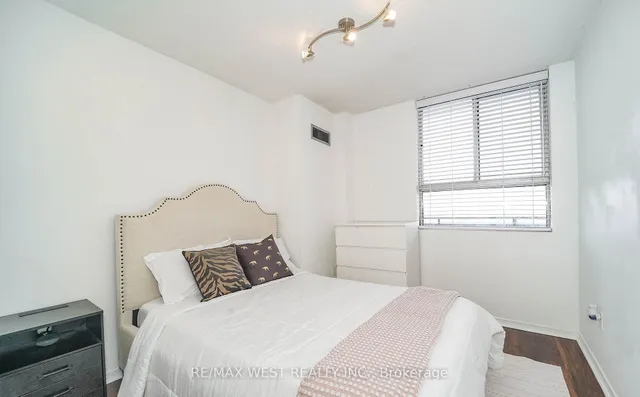 234 Albion Rd #PH10, Toronto 4