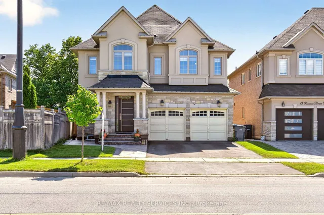 15 Bonnie Braes Dr, Brampton 2