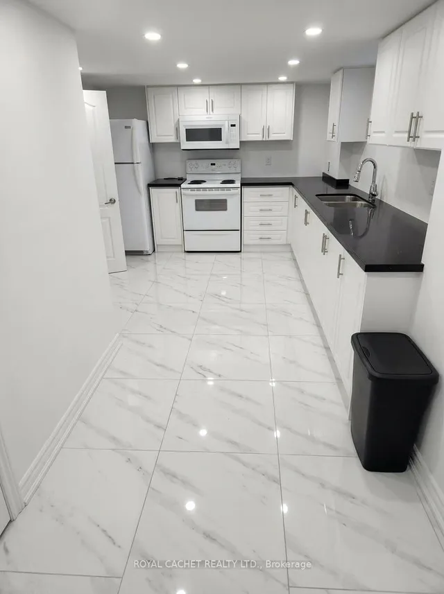 1074 Flagship Dr, Mississauga 3