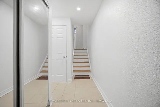154 Darras Crt, Brampton 2