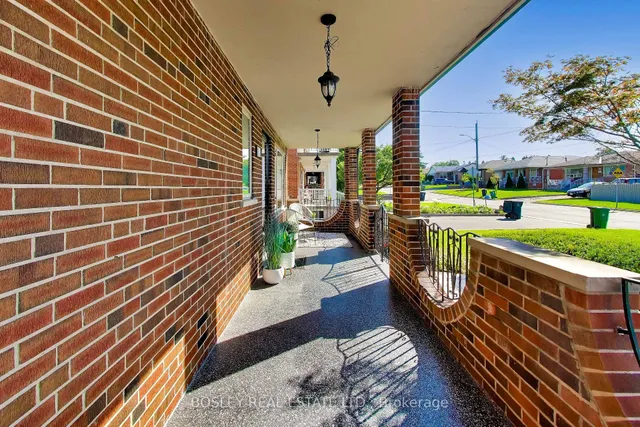 74 Raven Rd, Toronto 4
