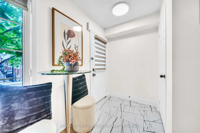 26 Ted Wray Circ, Toronto 5