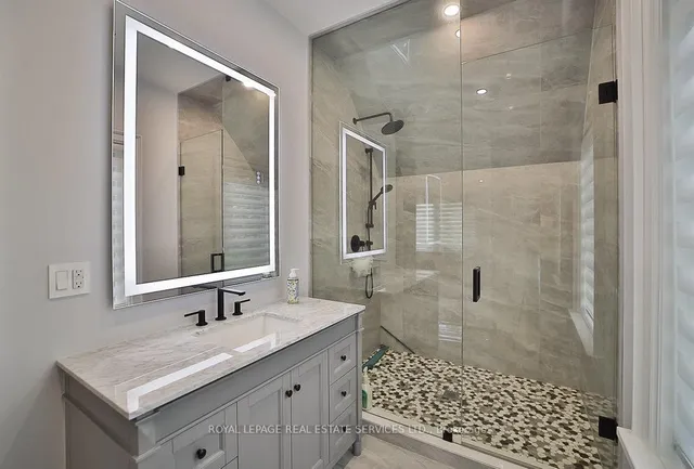 1301 Twin Oaks Dell, Mississauga 4