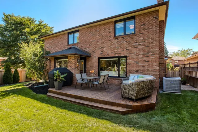 541 Hambling Crt, Burlington 5