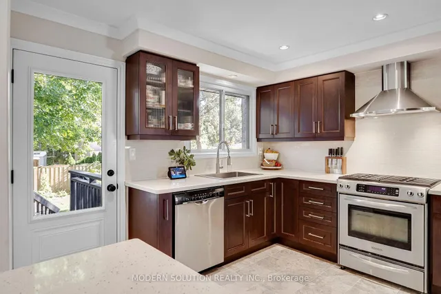 2250 Dunedin Rd, Oakville 5
