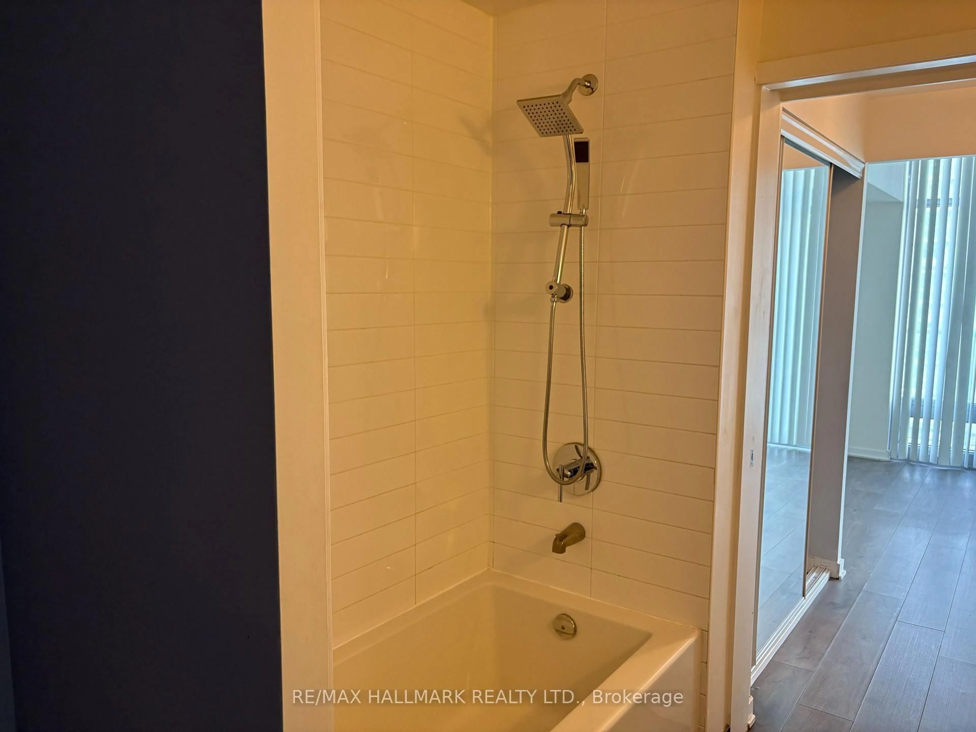 trreb/IMG-W13829598_0e6a02ad-fac0-444d-9ccb-dabb188272a1-l.jpg