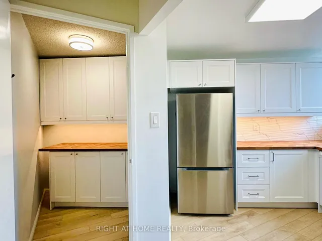 3700 Kaneff Cres #701, Mississauga 4