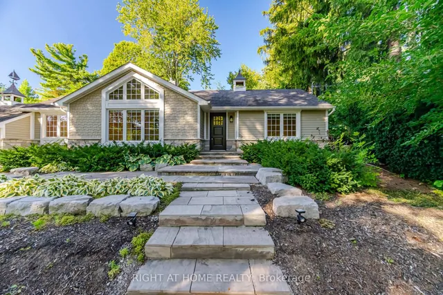1037 Lakeshore Rd, Oakville 3