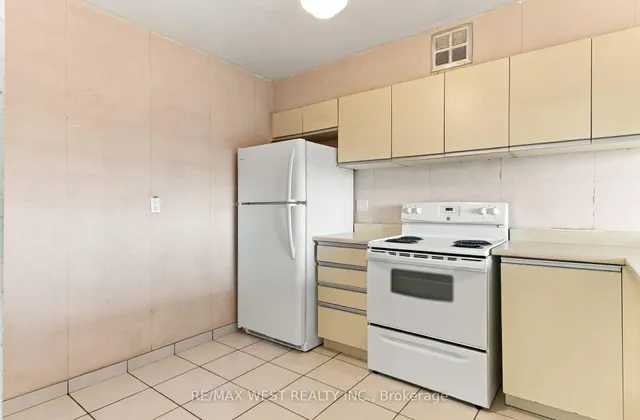 234 Albion Rd #2107, Toronto 3